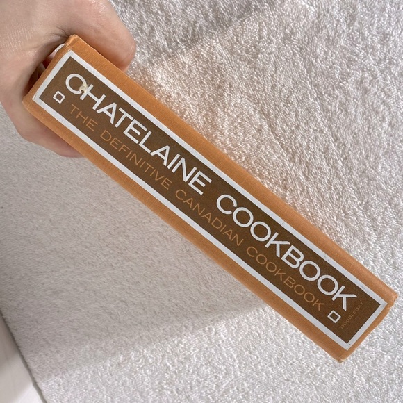 Vintage 1970 Chatelaine Cookbook The Definitive Canadian Cookbook Hardcover - Picture 2 of 12